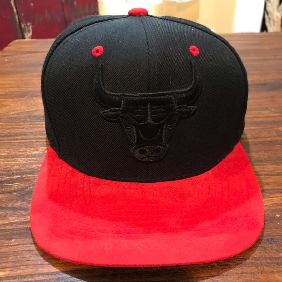 🏀RARE Mitchell & Ness Chicago Bulls SnapBack Cap - Picture 1 of 10